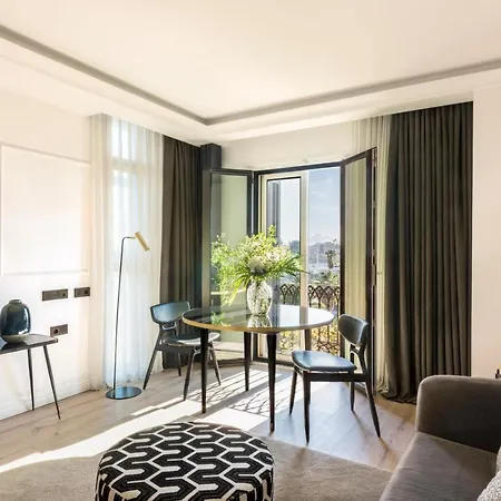 Ξενοδοχείο Serras 5*